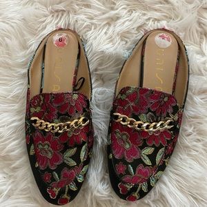 VINTAGE floral chain loafers rare find size 6
